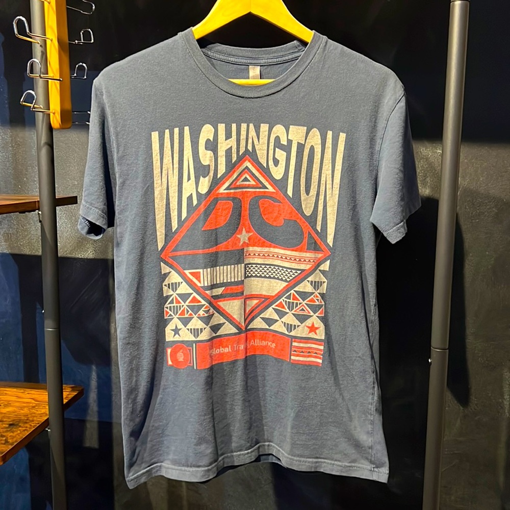 Washington DC Global travel alliance T-shirt Blue gray & pink logo clean Medium